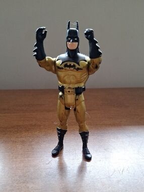 Batman 1990 Tec Shield Figure - Yellow and Black Kids Toy Dark Knight Series